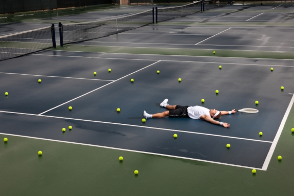 reactive_exhausted_tennis_player.jpg